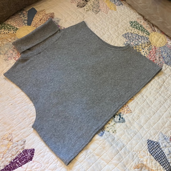 Vintage White Stag Cropped Sleeveless Turtleneck (1980s) - Picture 3 of 7